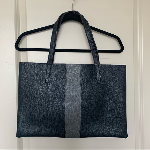 Vince Camuto Handbags - EUC Vince Camuto Tote Bag
